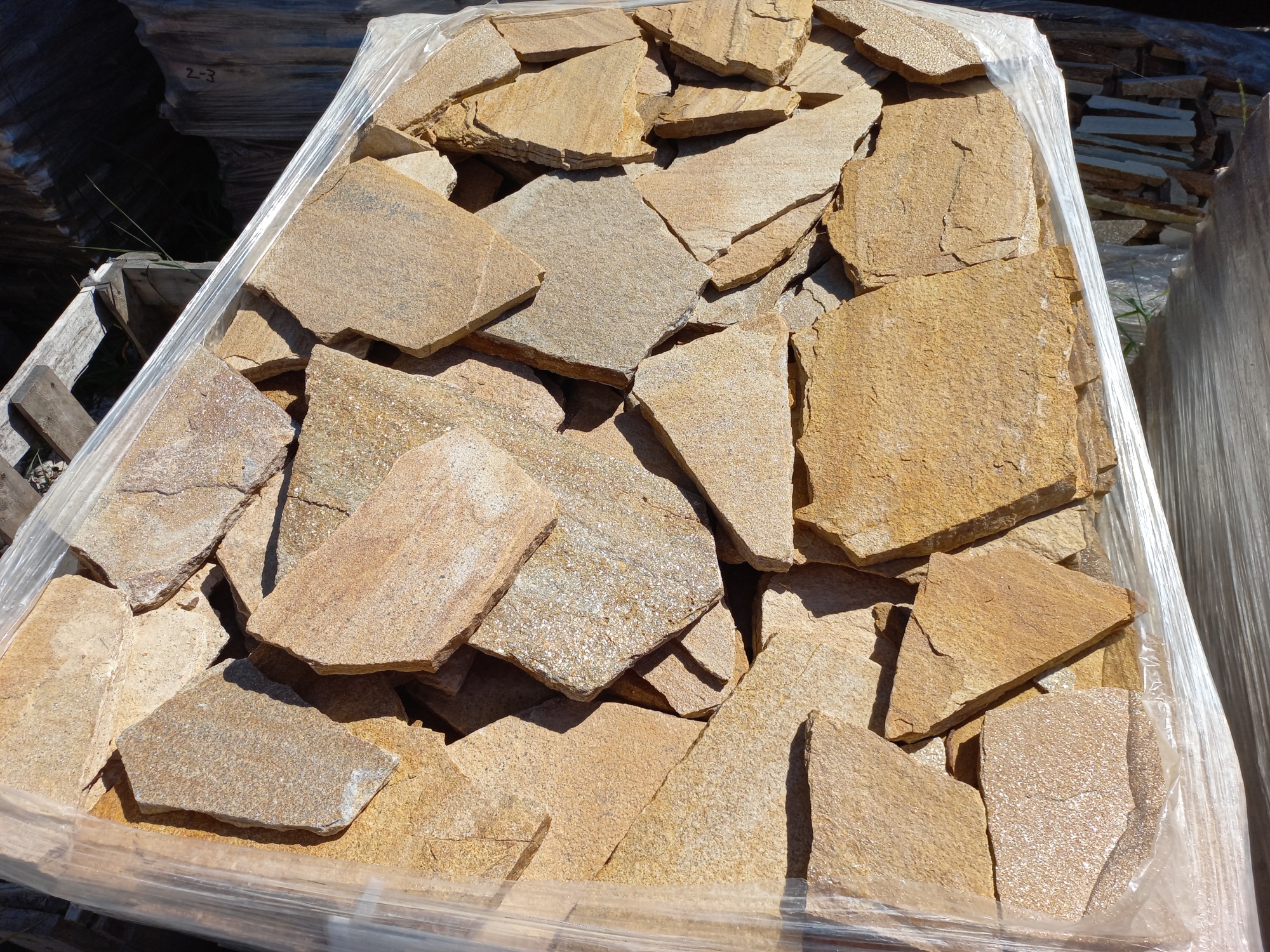 Плитняк златолит жёлтый золотистый для фасада 1,5-3см купить в Александровске