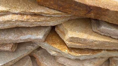 Плитняк златолит жёлтый золотистый для отмостки купить в Александровске