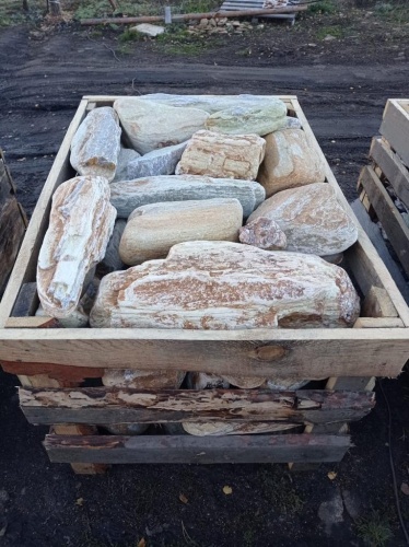 Златолит жёлтый, жёлто-зелёный глыбки и валуны для ланшафтного дизайна купить в Александровске