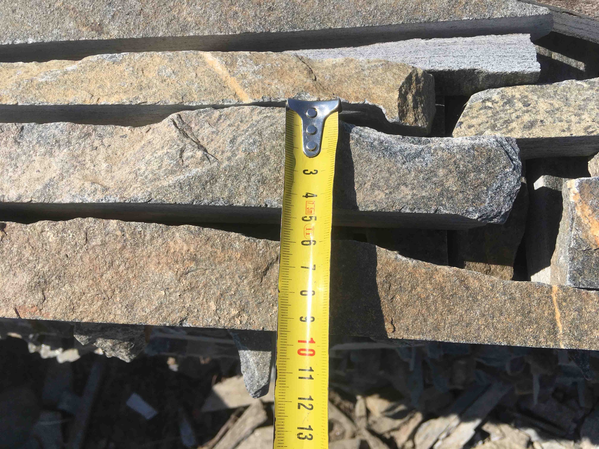 Горбушка златолит мультиколор для облицовки купить в Александровске