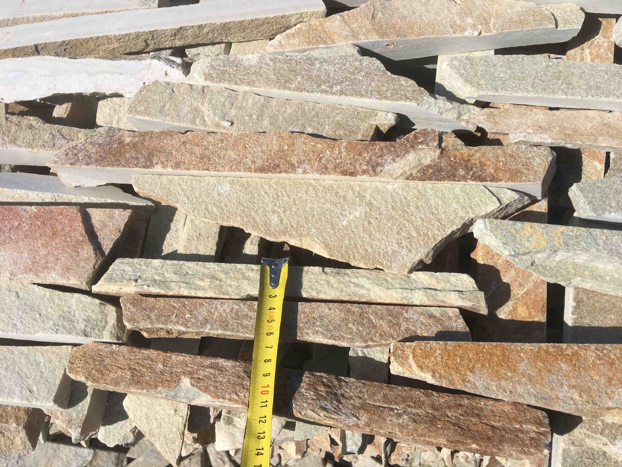 Горбушка златолит золотистый для облицовки купить в Александровске