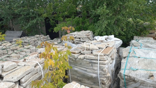 Плитняк галтованный гранитный для ландшафтного дизайна купить в Александровске