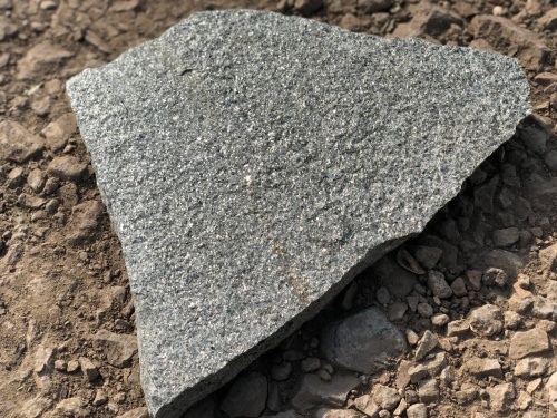 Плитняк златолит Уральский для цоколя, отмостки купить в Александровске