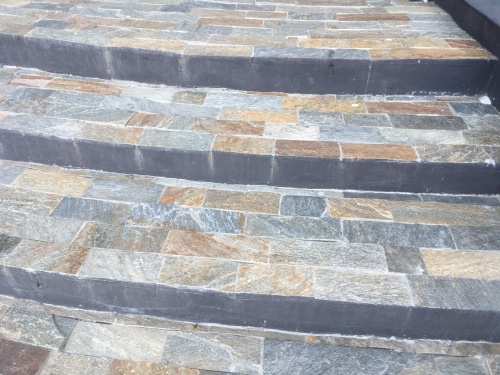 Плитка из Златолита Уральского для лестницы купить в Александровске