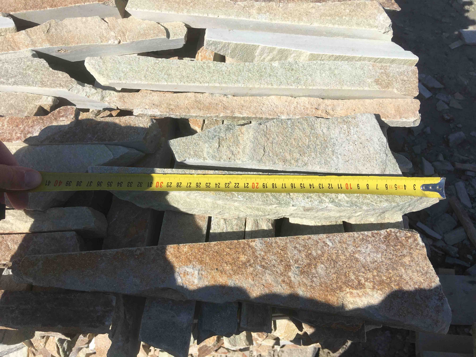 Горбушка златолит золотистый для облицовки купить в Александровске