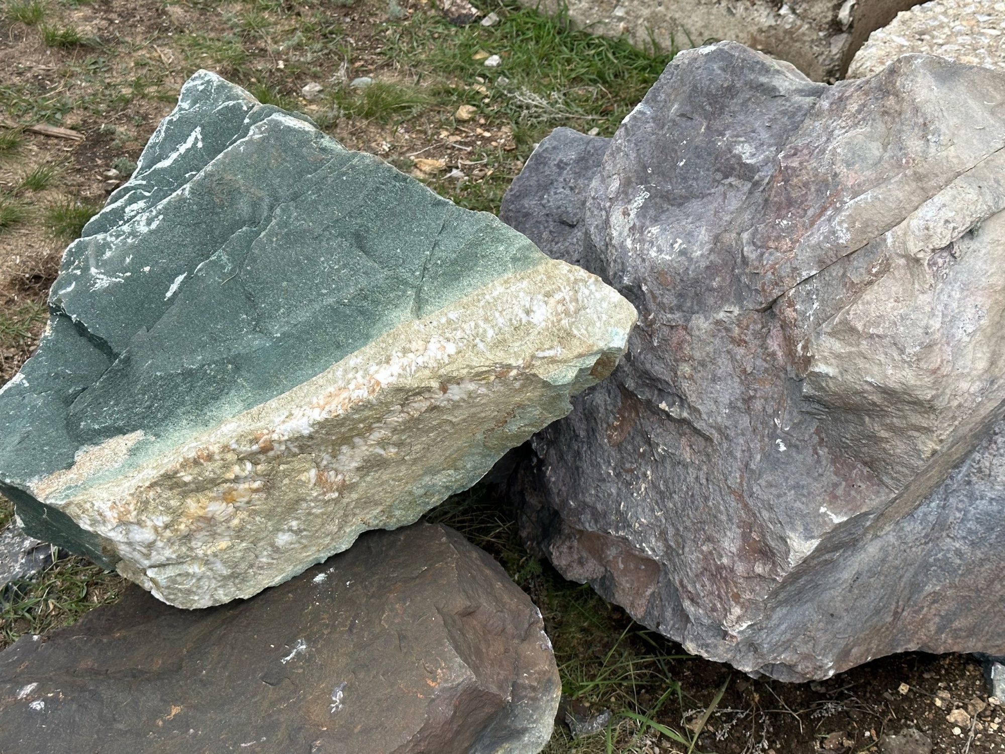 Камни для ландшафтного дизайна зелёные 10-60 килограмм купить в Александровске