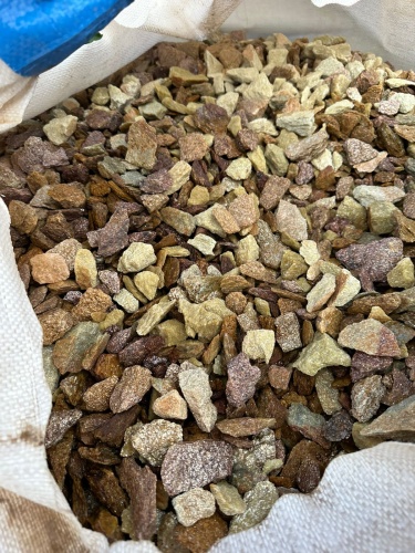 Златолит персиковый декоративная каменная крошка купить в Александровске