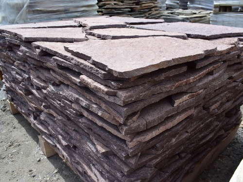 Плитняк лемезит бордовый для облицовки цоколя 20-25 мм  купить в Александровске