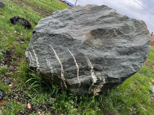 Гигантские зелёные валуны для ландшафтного дизайна весом более 5 тонн купить в Александровске