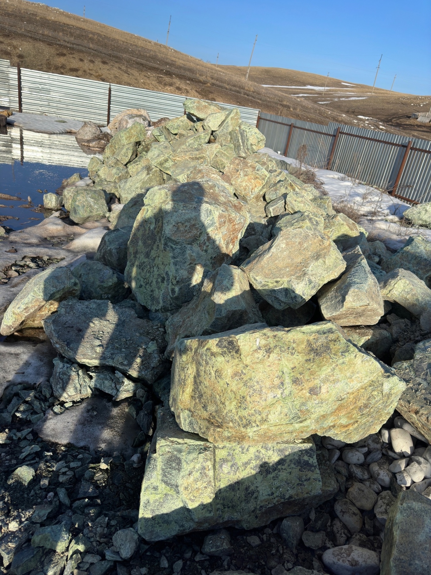 Камни для ландшафтного дизайна зелёные 10-60 килограмм купить в Александровске