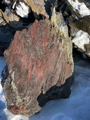 Ландшафтные глыбы красно-фиолетовые 200-1000 килограмм купить в Александровске