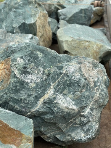 Камни для ландшафтного дизайна зелёные 10-60 килограмм купить в Александровске