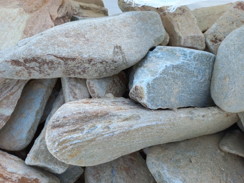 Златолит жёлтый, жёлто-зелёный глыбки и валуны для ланшафтного дизайна купить в Александровске