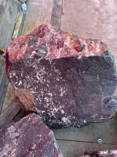 Камни для ландшафтного дизайна красно-фиолетовые 10-60 килограмм купить в Александровске