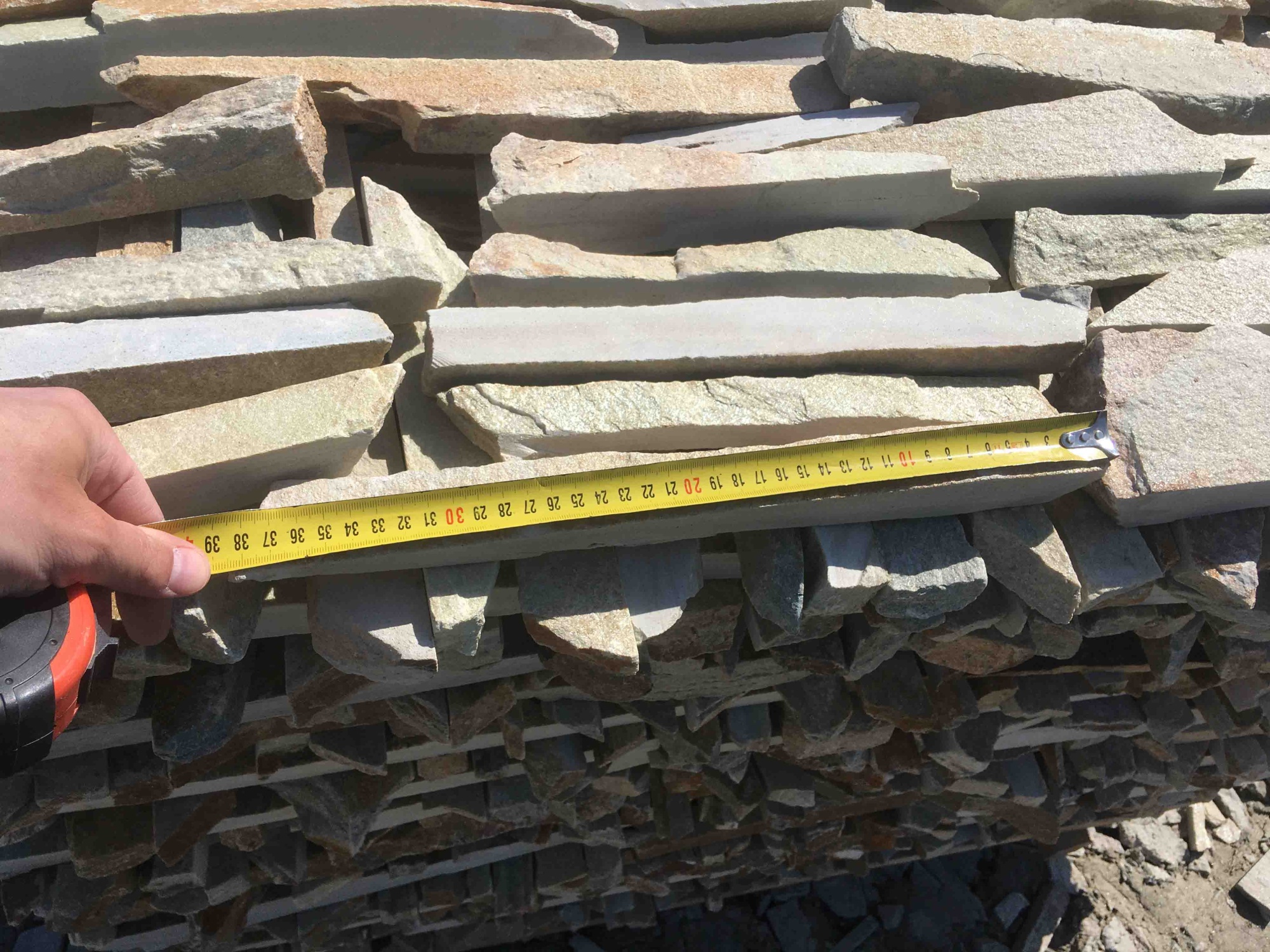 Горбушка златолит золотистый для облицовки купить в Александровске