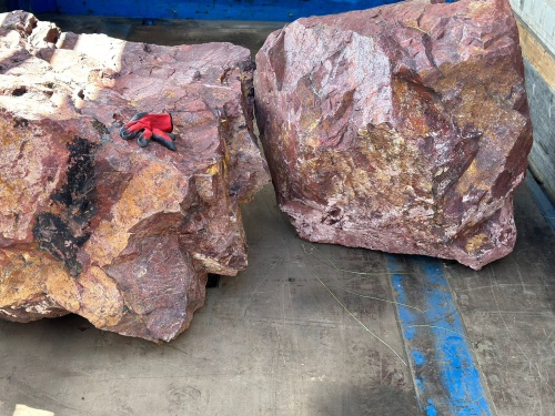 Ландшафтные глыбы красно-фиолетовые 200-1000 килограмм купить в Александровске
