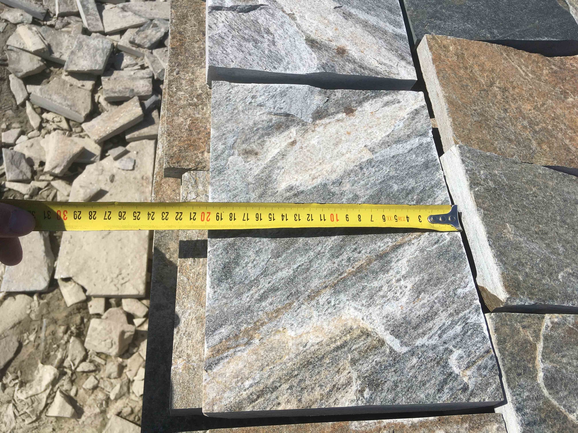 Плитка пилёная златолит Уральский для цоколя, отмостки купить в Александровске