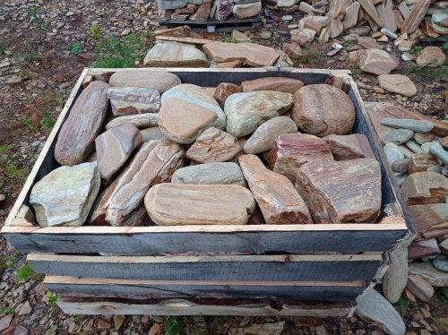 Златолит жёлтый, жёлто-зелёный глыбки и валуны для ланшафтного дизайна купить в Александровске