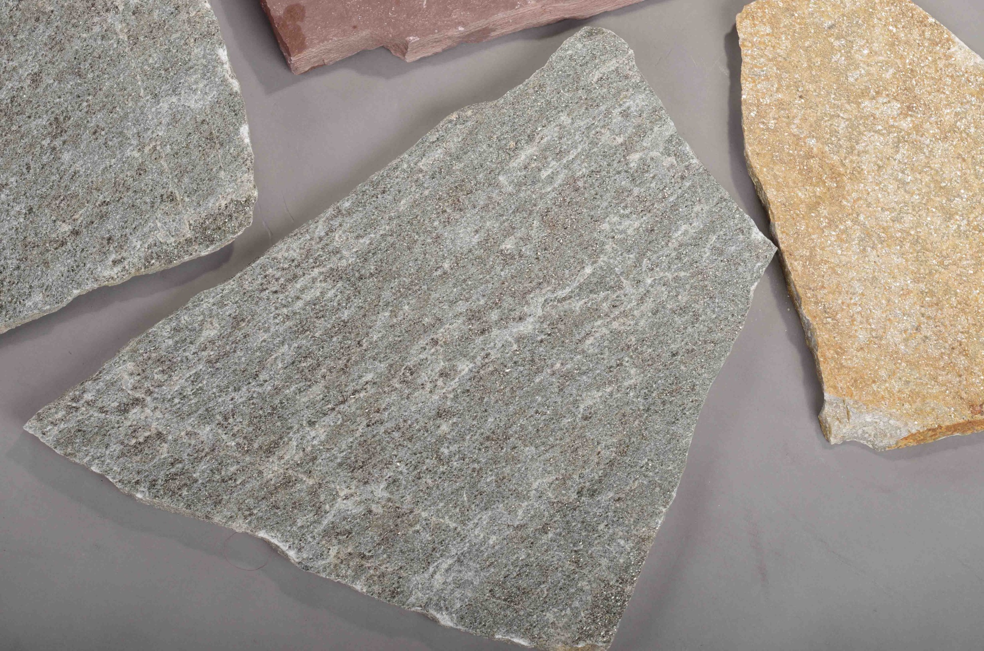 Плитняк златолит Уральский  для фасада купить в Александровске