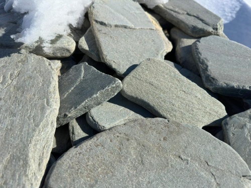 Плитняк златолит зелёный галтованный для цоколя купить в Александровске