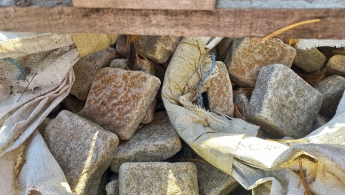 брусчатка-гранитная-колотая-галтованная