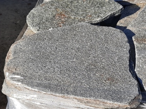 Златолит серебристый галтованный для лестниц купить в Александровске