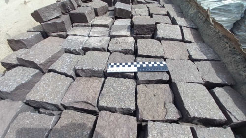 Лемезит колотая брусчатка 10 * 10 см. для парковки купить в Александровске