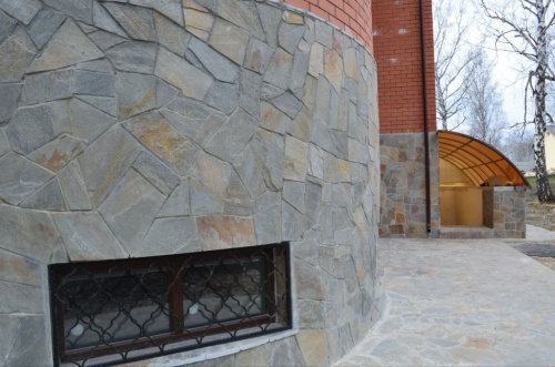 Плитняк златолит Уральский для цоколя, отмостки купить в Александровске